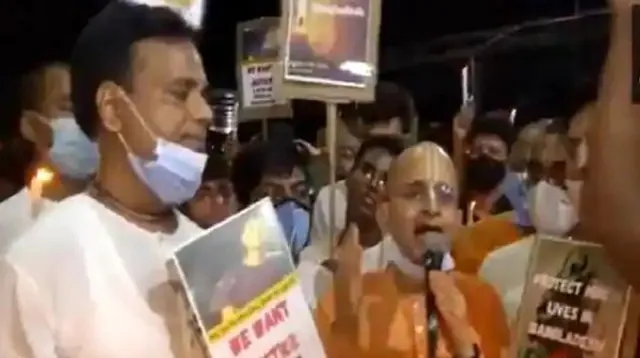 ଭଜନ ଗାଇ ବାଂଲାଦେଶ ଡେପୁଟି ହାଇ କମିଶନଙ୍କ କାର୍ଯ୍ୟାଳୟ ବାହାରେ ବିକ୍ଷୋଭ କଲେ ଇସ୍କନ ଭକ୍ତ