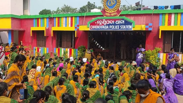 ଅଭିଯୁକ୍ତକୁ ଗିରଫ ଦାବିରେ ଓଏଲ୍ଏ‌ମ୍‌ କର୍ମଚାରୀଙ୍କ ଥାନା ଘେରାଉ