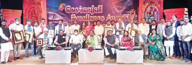 ସମାଜସେବା ମନୋବୃତ୍ତି ନେଇ କାମ କର