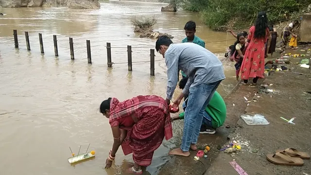 ଗୁପ୍ତେଶ୍ୱର ପୀଠରେ କାର୍ତ୍ତିକ ପୂର୍ଣ୍ଣିମା। (ଫଟୋ: ଅମର, ବୈପାରୀଗୁଡ଼ା)