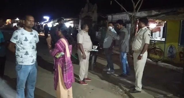 ଚଢ଼ଉ ପାଇଁ ଆସିଥିବା ଅବକାରୀ କର୍ମଚାରୀ ଜନ ଆକ୍ରୋଶର ଶିକାର