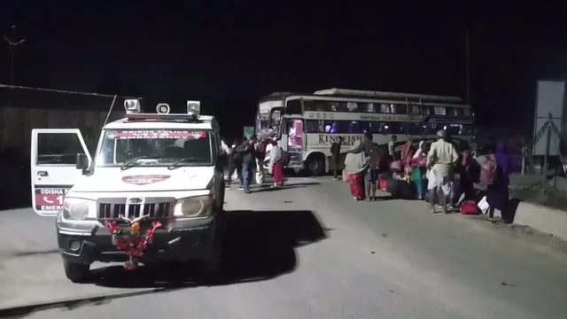 ବସ୍- ଟ୍ରକ୍ ମଧ୍ୟରେ ମୁହାଁମୁହିଁ ଧକ୍କା : ଅଳ୍ପକେ ବର୍ତ୍ତିଗଲେ ୫୦ରୁ ଅଧିକ ଯାତ୍ରୀ