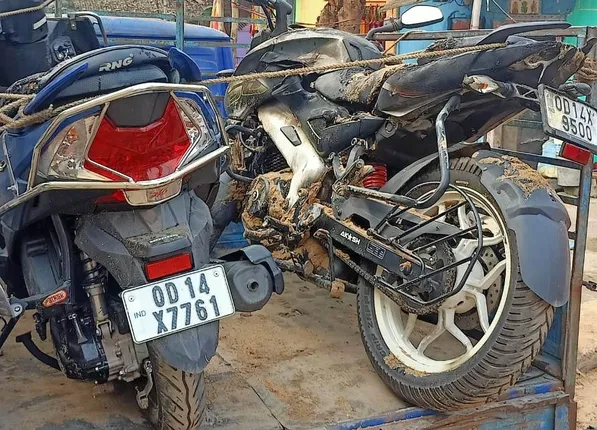 ସ୍କୁଟି-ବାଇକ୍‌ ଜାଳିଦେଲେ, ଥାନା‌ରେ ୪ ଯୁବକ ଅଟକ