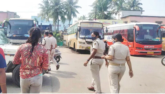 ଚାଲିଛି ଖୋଲାଖୋଲି ଦେହ ବେପାର: ଧରାହେଲେ ରାଣୀ ମହୁମାଛି ସହ ଦୁଇ ନାବାଳିକା