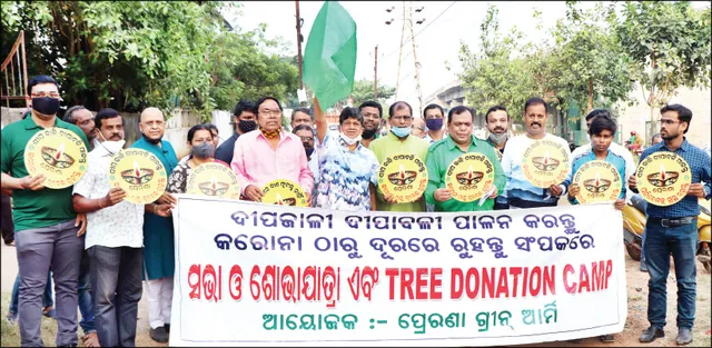 ପ୍ରେରଣା ଗ୍ରିନ୍‌ ଆର୍ମିର ଚାରା ବିତରଣ ଶିବିର: ‘ବିକାଶ ନାଁରେ ହୋଇଥିବା ଅନ୍ୟ‌ାୟର ପ୍ରାୟଶ୍ଚିତ୍ତ କରିବାକୁ ହେବ’