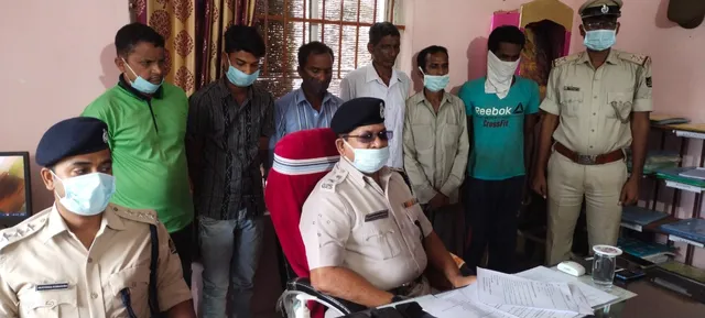 ଜାଲ ପଟ୍ଟା ଓ ଆଧାର କାର୍ଡ ରାକେଟ୍‌ ଠାବ, ୭ ଗିରଫ