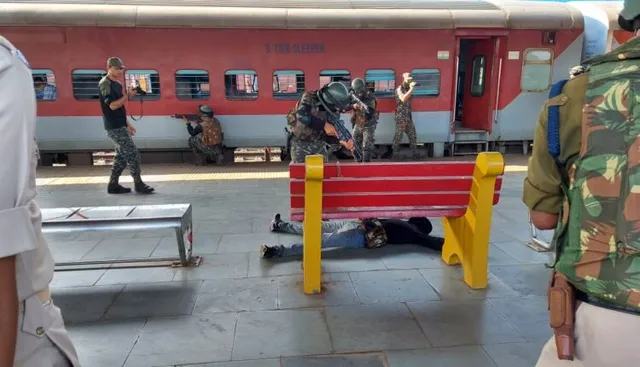 ଭୁବନେଶ୍ୱର ରେଳ ଷ୍ଟେସନରେ  ଯବାନଙ୍କ ମକ୍ ଡ୍ରିଲ 