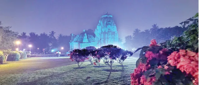 ଗର୍ଭାଶୟ କର୍କଟ ବିଲୋପ ଅଭିଯାନ: ନୀଳ ରଙ୍ଗରେ ଝଲସିଲା ରାଜାରାଣୀ ମନ୍ଦିର