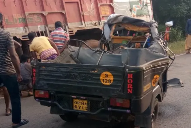 ଅଟୋ-ଟ୍ରକ୍‌ ମୁହାଁମୁହିଁ ଧକ୍କା: ଜଣେ ମୃତ, ଅନ୍ୟ ଜଣେ ଗୁରୁତର