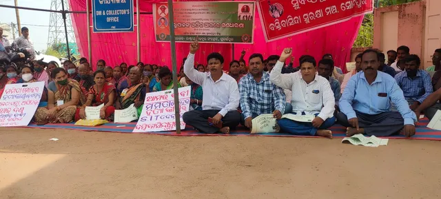 ମମିତା ମେହେର ହତ୍ୟା ମାମଲାର ଏସଆଇଟି ତଦନ୍ତ ଦାବିରେ ରାଷ୍ଟ୍ରୀୟ ମଜଦୁର କଂଗ୍ରେସ ପକ୍ଷରୁ ଧାରଣା