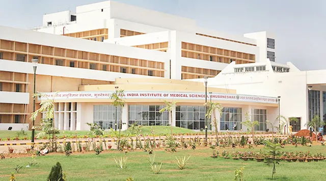 ଏମ୍‌ସ ଅସ୍ଥିଶଲ୍ୟ ବିଭାଗର ସଫଳତା: ରାଜ୍ୟରେ ପ୍ରଥମ ଜଙ୍ଘହାଡ଼ ପ୍ରତିରୋପଣ ଅସ୍ତ୍ରୋପଚାର