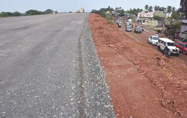 ଚାରି ମାସ ଯାଏ ସୁଧୁରିବାର ନାହିଁ କଟକ-ଭୁବନେଶ୍ବର ମଧ୍ୟରେ ଥିବା ଗୋପାଳପୁର-ବାଲିକୁଦା ରାସ୍ତା