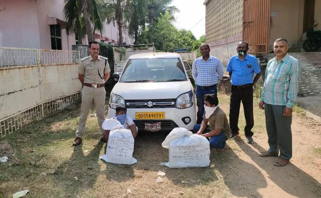 କାର୍‌ରୁ ୩୬ କେଜି ଗଞ୍ଜେଇ ଜବତ, ୨ ଗିରଫ