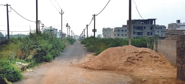 ସିଡିଏ ସେକ୍ଟର-୧୩ରେ ଜମି ନେଇ ହନ୍ତସନ୍ତ, କେବଳ ଖୁଣ୍ଟ ପଡ଼ିଛି, ଜଳୁନି ଲାଇଟ୍‌