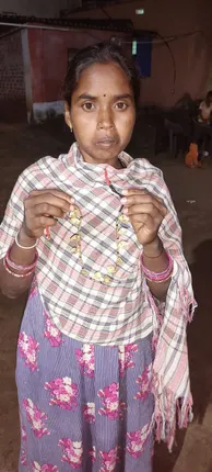 ହାର ଗୁନ୍ଥିବା କହି ଲୁଟି ନେଲେ ୬୦ଗ୍ରାମ ସୁନା: ନକଲି ଦେଇ ଅସଲି ନେଇଗଲେ ଛତିଶଗଡ଼ ଗ୍ରୁପ