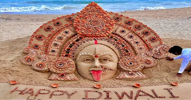 ୨ହଜାର ଦୀପରେ ମା’କାଳୀଙ୍କ ବାଲୁକା ପ୍ରତିମୂର୍ତ୍ତି ପ୍ରସ୍ତୁତ କଲେ ପଦ୍ମଶ୍ରୀ ସୁଦର୍ଶନ ପଟ୍ଟନାୟକ