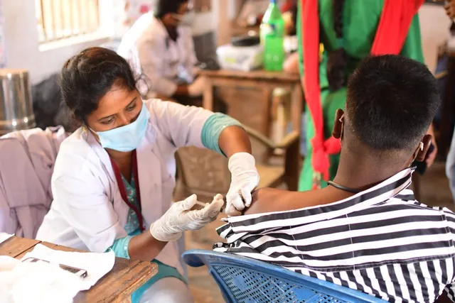 କୋଭିଡ୍ ଟିକାକରଣକୁ ବ୍ୟାପକ କରିବାରେ ସହାୟକ ହେଉଛି ମୋବାଇଲ ମେଡିକାଲ ଭ୍ୟାନ