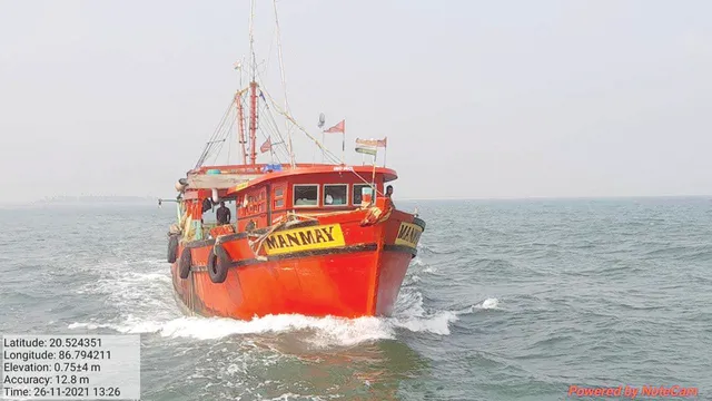 ସମୁଦ୍ରରେ ମାଛ ମାଫିଆଙ୍କ ଉତ୍ପାତ: ପାଟ୍ରୋଲିଂ ଟ୍ରଲର ଭାଙ୍ଗିଲା, ୩ ବନ କର୍ମଚାରୀ ଆହତ