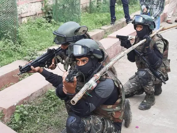 କଟକ ରେଳ ଷ୍ଟେସନରେ ପଶିଗଲେ ଆତଙ୍କବାଦୀ!