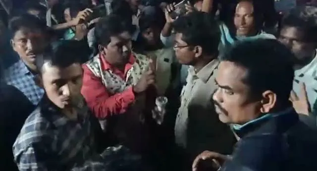 ଯାତ୍ରା ପରିବେଷଣକୁ ନେଇ ପୁଲିସ-ଜନତା ଖଣ୍ଡଯୁଦ୍ଧ