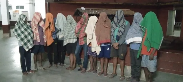 ୧୫ଟି ଚୋରି ପାଣିପାଇପ ସହ ଟ୍ରକ ଜବତ, ୧୧ ଗିରଫ