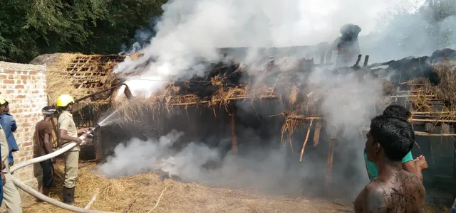 ଅଗ୍ନିକାଣ୍ଡରେ ଜଳିଗଲା ୮୦ ହଜାରରୁ ଊର୍ଦ୍ଧ୍ବ ଟଙ୍କାର ଆସବାବପତ୍ର