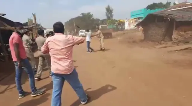 ମନ୍ତ୍ରୀ ତୁଷାରକାନ୍ତି ବେହେରାଙ୍କ ଗାଡ଼ିକୁ କଂଗ୍ରେସ କର୍ମୀଙ୍କ ଅଣ୍ଡାମାଡ଼, ଦେପୁରରେ ଆକାଶଙ୍କୁ କଳାପତାକା ପ୍ରଦର୍ଶନ