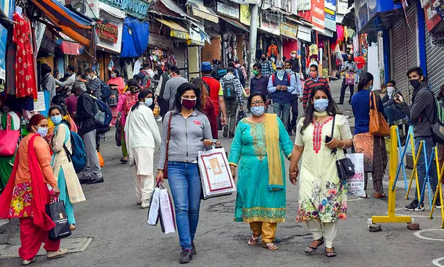 ତୃତୀୟ ଲହର ଆସନ୍ନ! ରାଜ୍ୟରେ ୫ ଦିନରେ ସଂକ୍ରମଣ ହାର ଦୁଇଗୁଣା, କୋଲକାତାରୁ ମାଡ଼ିଆସୁଛି ବିପଦ