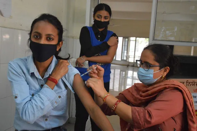 ୨୪ ଘଣ୍ଟାରେ ଭାରତରେ ୧୧,୯୦୩ କୋଭିଡ୍‌-୧୯ ସଂକ୍ରମଣ; ମୃତ୍ୟୁସଂଖ୍ୟା ୩୧୧