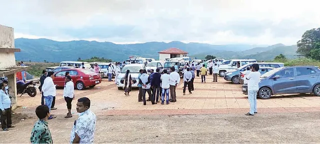 କୋଟିଆ ପରେ ଏବେ ଦେଓମାଳି; ବଣ‌ଭୋଜି ବାହାନା, ଓଡ଼ିଶାରେ ପଶିଲେ ଆନ୍ଧ୍ରର ୬ ଆଇଏଏସ୍‌ଙ୍କ ସମେତ ୫୭ ଅଧିକାରୀ