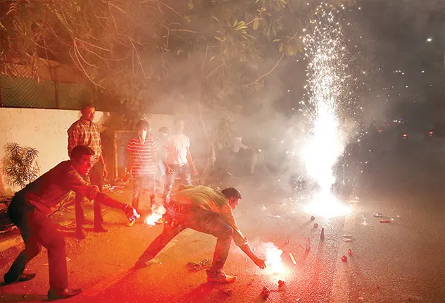 ଦୀପାବଳି ଅଘଟଣ: ୩୦୦ରୁ ଅଧିକ ଆହତ, ବଡଡାକ୍ତରଖାନା ୱାର୍ଡରେ ୩୨ରୁ ଅଧିକ ଗୁରୁତର ଭର୍ତ୍ତି