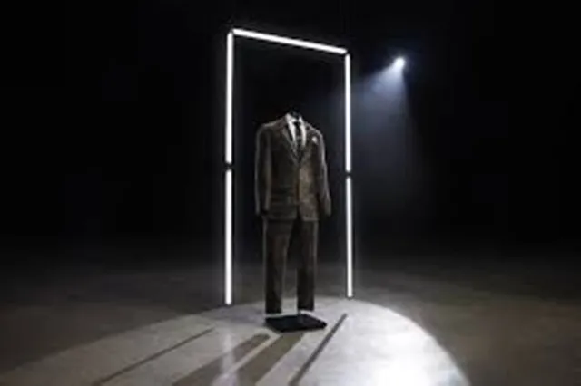 ମଣିଷ ନିଶରେ ତିଆରି ହୋଇଛି ଏକ ବିଚିତ୍ର ପୋଷାକ