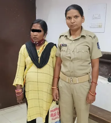 ଲକ୍ଷାଧିକ ଟଙ୍କା ନେଇ ଫେରାର ମହିଳା ଗିରଫ 