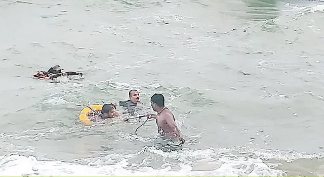 ବୁଡ଼ି ଯାଉଯାଉ ବର୍ତ୍ତିଗଲେ ୧୨ ପର୍ଯ୍ୟଟକ