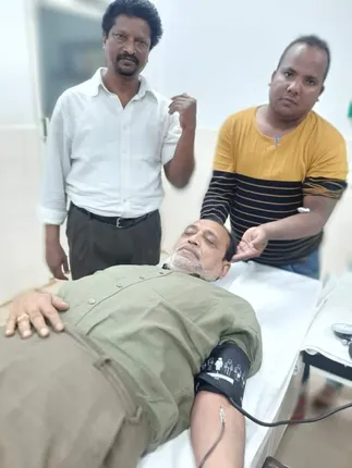 ରକ୍ତଦାନ କରି ଡେଙ୍ଗୁ ଆକ୍ରାନ୍ତ ଝିଅର ଜୀବନ ବଂଚାଇଲେ ପୂର୍ବତନ ମନ୍ତ୍ରୀ