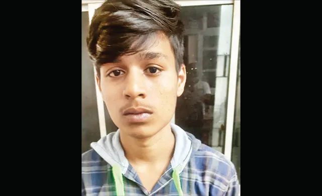 ରାଜଧାନୀ ରାଜରାସ୍ତାରେ ସାହସ ଦେଖାଇଲେ ଯୁବତୀ, ଲୁଟେରାଙ୍କ ବାଇକ୍‌କୁ ଗୋଇଠା ମାରି କାବୁ କଲେ