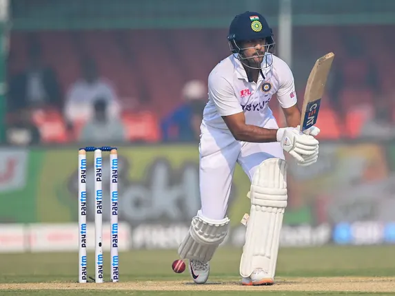 କାନପୁର ଟେଷ୍ଟ୍‌ରେ ଟସ୍‌ ଜିଣି ନିଉଜିଲାଣ୍ଡ୍‌ ବିପକ୍ଷରେ ବ୍ୟାଟିଙ୍ଗ୍‌ କରୁଛି ଭାରତ: ୧ ୱିକେଟ୍‌ରେ ୩୫ ରନ୍‌