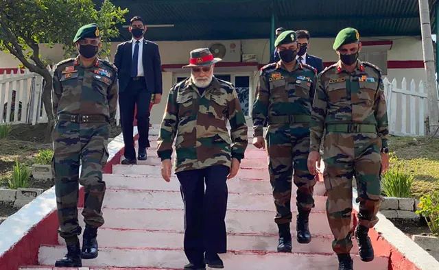 ଯବାନମାନଙ୍କ ସହ ମିଶି ଦୀପାବଳି ପାଳିବାକୁ ଜମ୍ମୁ ଓ କଶ୍ମୀରର ନୌଶେରାରେ ପହଞ୍ଚିଲେ ପ୍ରଧାନମନ୍ତ୍ରୀ