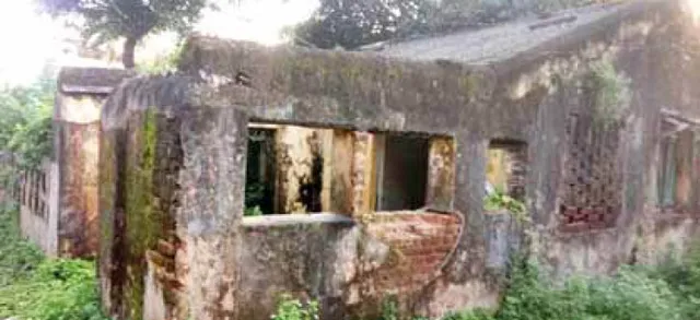 ଚାରିଛକ: ଜରାଜୀର୍ଣ୍ଣ ଅବସ୍ଥାରେ ଡାକ୍ତରଙ୍କ କ୍ୱାର୍ଟର୍ସ