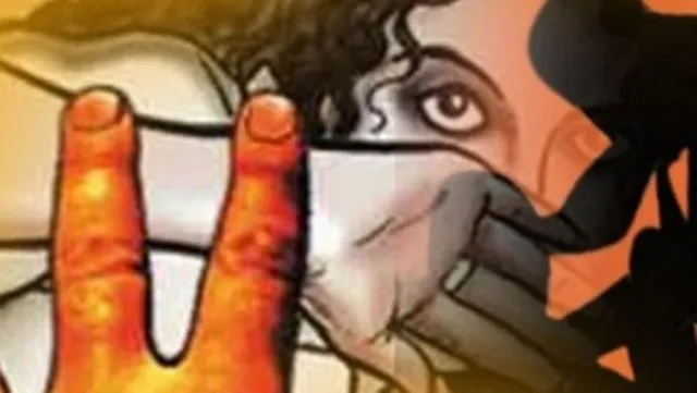 ମହଙ୍ଗା ପଡ଼ିଲା ଅସଦାଚରଣ, ଛାତ୍ରୀଙ୍କ ଦାବିରେ ଚାକିରି ଛାଡ଼ିଲେ ଶିକ୍ଷକ