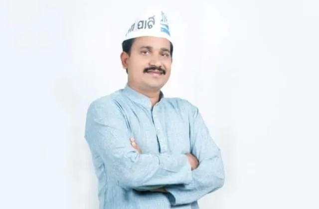 ଟ୍ରେନ୍‌ ଆଗକୁ ଡେଇଁ ଯୁବତୀଙ୍କ ଆତ୍ମହତ୍ୟା ଘଟଣା: ଆପ୍‌ ନେତା ଆନନ୍ଦ ସାମଲଙ୍କୁ ଦାୟୀ କଲେ ପରିବାର ଲୋକ