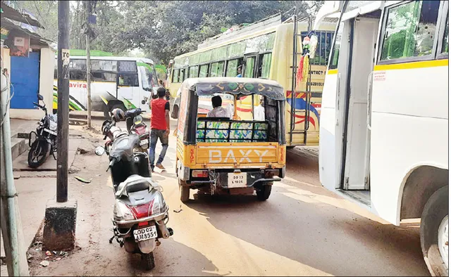 ନିର୍ମାଣାଧୀନ ରାସ୍ତାରେ ବୋର୍ଡ ନାହିଁ, ପର୍ଯ୍ୟଟକ ହଟହଟା