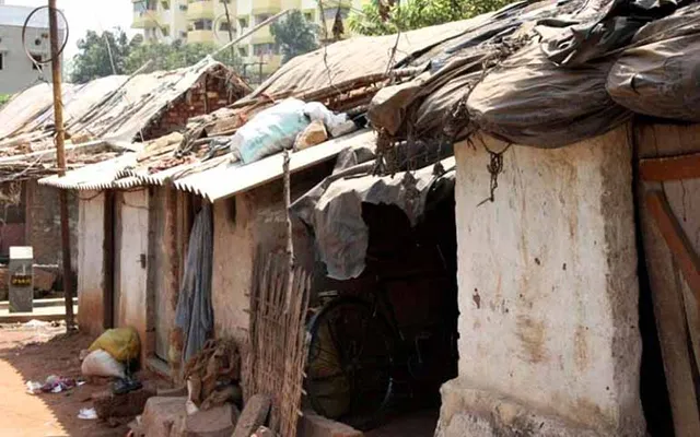 ଭୁବନପୁରରେ ବଢ଼ୁଛି ବସ୍ତି କଳେବର: ଆଡ଼ା ଜମାଇଲେଣି ଅସାମାଜିକ ତତ୍ତ୍ବ