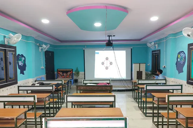 ସ୍କୁଲ୍‌ରେ ରଙ୍ଗବୋଳିଲେ ଗୁଣାତ୍ମକ ଶିକ୍ଷା ମିଳିବ ନାହିଁ