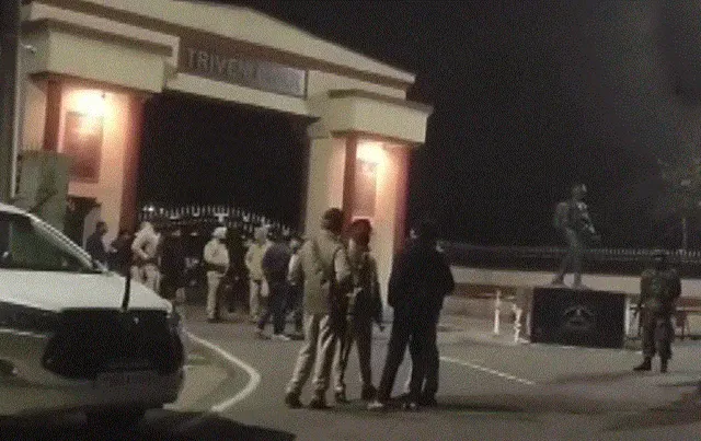 ପଞ୍ଜାବର ପଠାନ୍‌କୋଟ୍‌ ଆର୍ମି କ୍ୟାମ୍ପ୍‌ର ତ୍ରିବେଣୀ ଗେଟ୍ ନିକଟରେ ଗ୍ରେନେଡ୍ ବିସ୍ଫୋରଣ; ହାଇଆଲର୍ଟରେ ପୁଲିସ୍‌