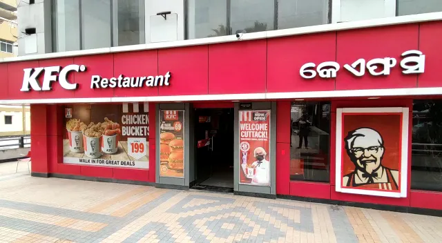 କେଏଫସି ନିମ୍ନମାନର ଖାଦ୍ୟ ପ୍ରସ୍ତୁତ କରୁଥିବା ଅଭିଯୋଗ ପରେ ସିଏମସିର ଚଢାଉ