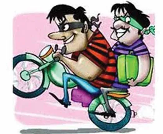 ଦୁର୍ଘଟଣାରେ ଦମ୍ପତି ଗୁରୁତର, ଲୁଟିନେଲେ ସ୍କୁଟି ଓ ଭ୍ୟାନିଟି