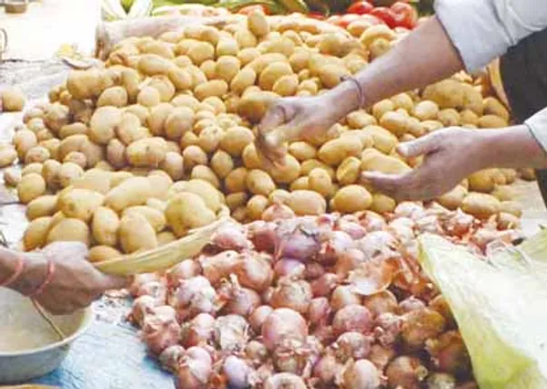 ଆସିବନି ବାତ୍ୟା: ଲାଭ ଉଠାଇଲେ ବ୍ୟବସାୟୀ, ଚଢ଼ା ଦରରେ ବିକିଲେ ଆଳୁ