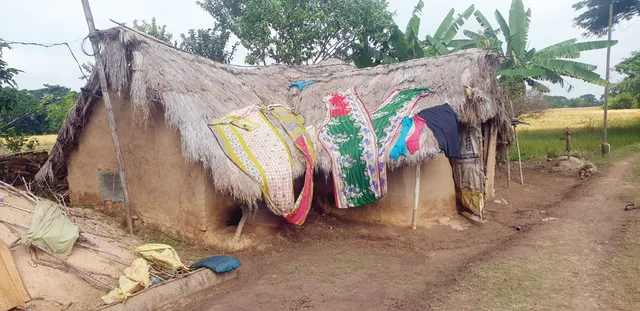 କାହା ପାଇଁ ଆବାସ ଯୋଜନା? ଭଙ୍ଗା ଘରେ ବିତୁଛି ଜୀବନ, ମିଳୁନି ପକ୍କାଘର