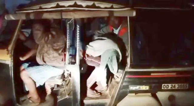 ମହାପ୍ରୟାଣ ଗାଡ଼ି ନଆସିବାରୁ ଅଟୋ ସାହାଯ୍ୟରେ ବୁହା ହୋଇ ଘରକୁ ନିଆଗଲା ମୃତଦେହ